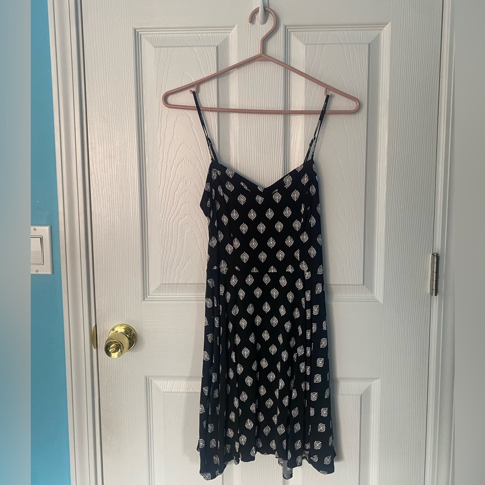 Black and white pattern mini sun dress